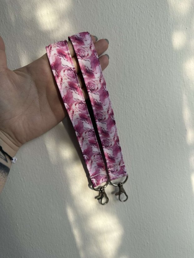 Klíčenka co pomáhá - růžový marble