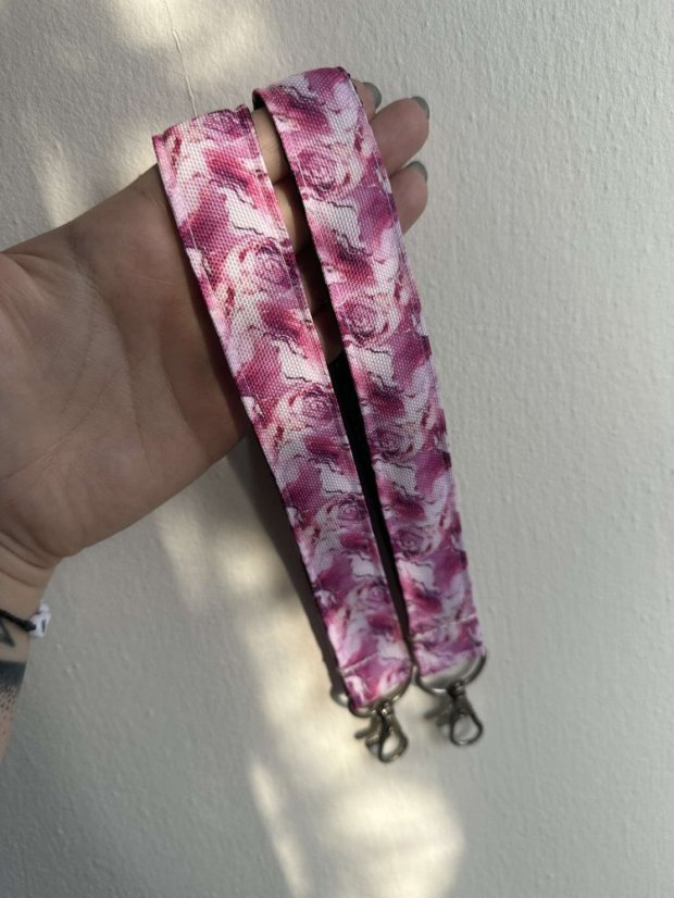 Klíčenka co pomáhá - růžový marble